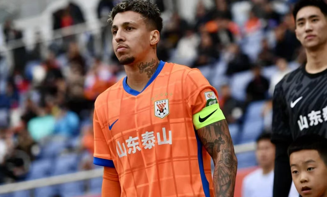 开云体育-克雷桑泽卡缺阵谜底揭晓：麦麦提江执法鲁沪大战，泰山队提前放弃