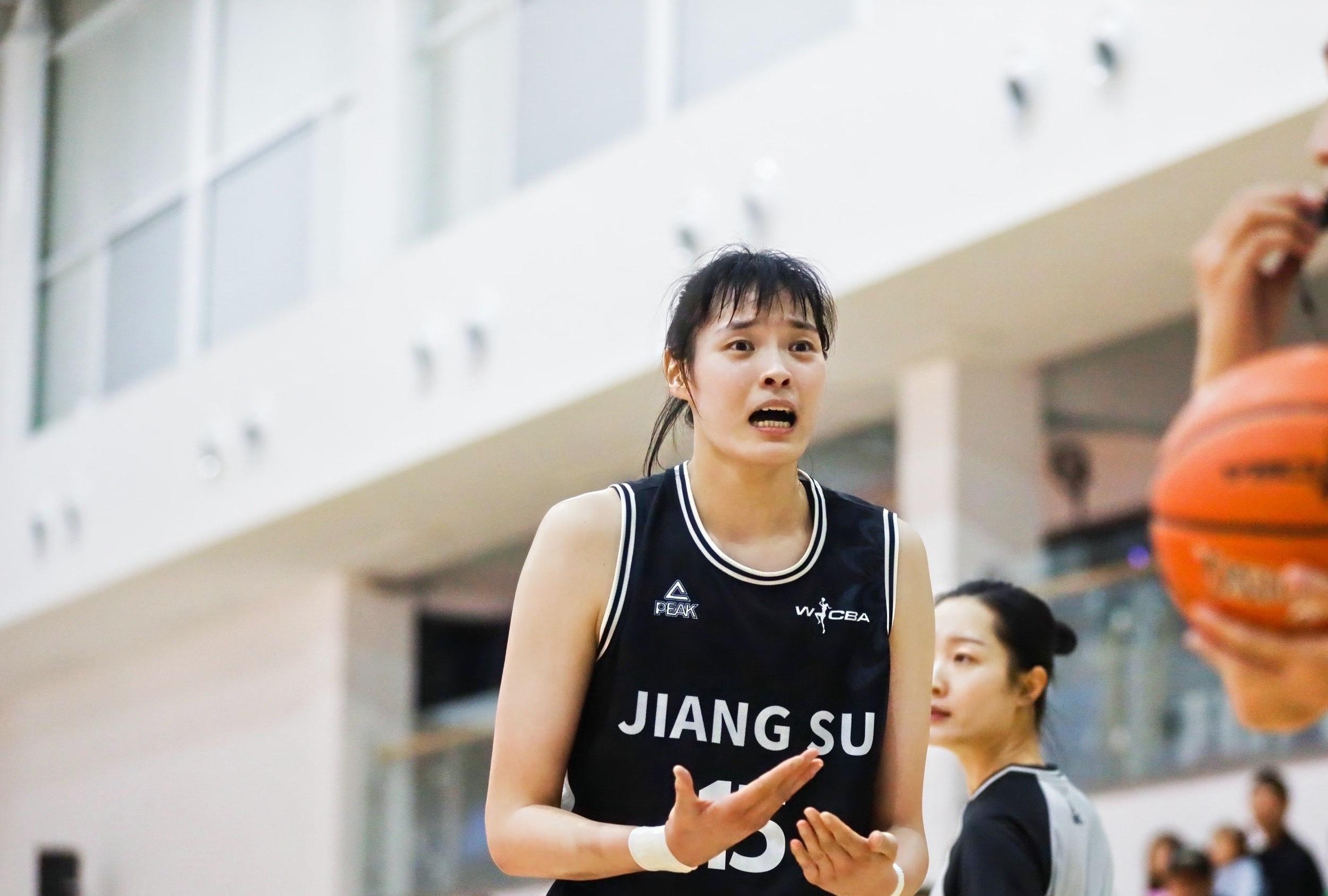 开云体育登录入口-轰24+6+5！中国女篮26岁2米王牌再闪耀：联赛第二，宫鲁鸣召她？