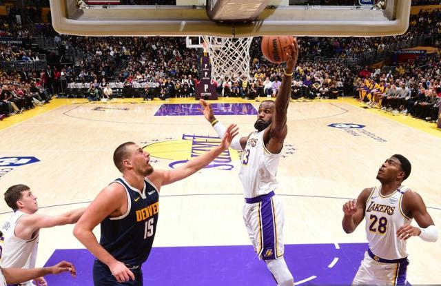 开云体育app下载-1胜13负！湖人迈不过掘金这道坎：只剩交易一条路？