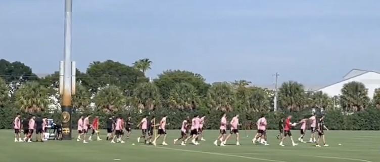 跟队：梅西与阿尔巴回归训练，一同与球队备战北美联杯半决赛