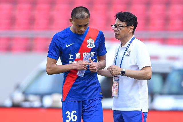 开云体育登录入口-吴金贵连续2场神奇换人抢4分 23岁新星替补造3球