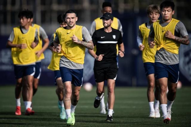 三镇12新援齐亮相老队长送谏言 标王拒绝个人主义