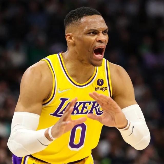 詹皇里程悲之夜湖人迎重大利好 韦少已彻底复苏？