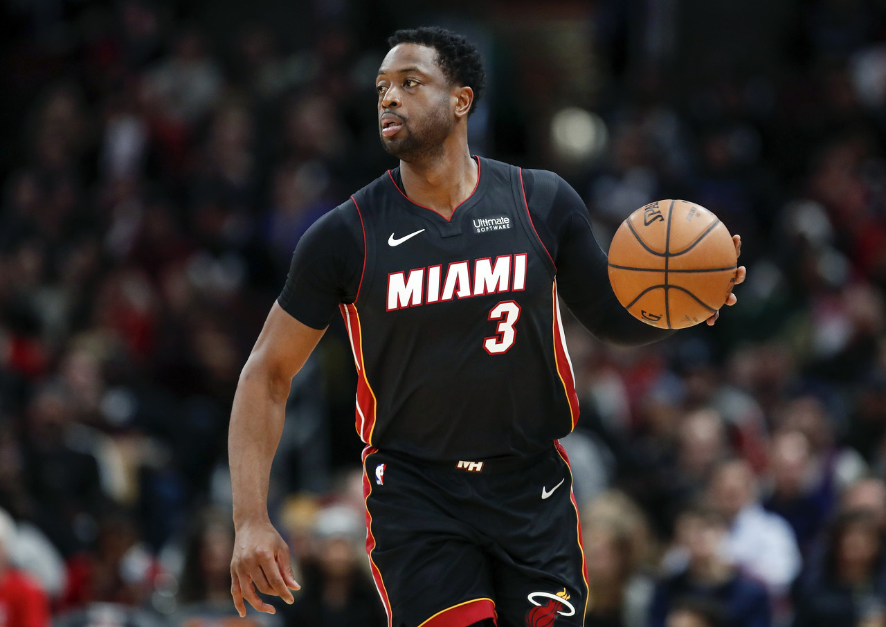 开云体育登录入口-2009年的今天：韦德30投17中&amp;罚球15中14 爆砍50分5板5助